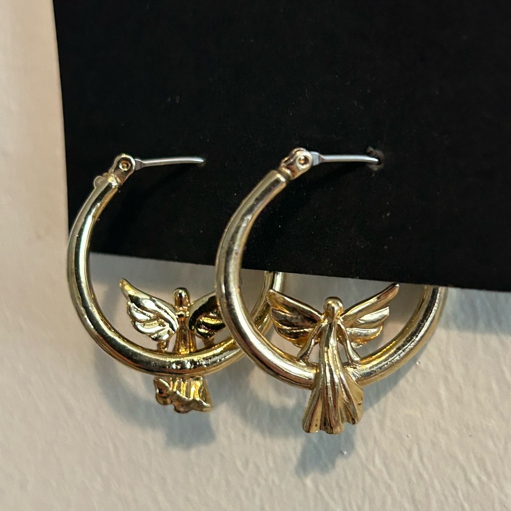 ❤️4/$20 Gold Tone Angel Hoop Earrings